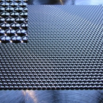 Nickel-Galvanoformung: Linsen-Array. Diese Struktur ist nur durch Galvanoformung herstellbar.